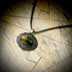🪄Authentic Tigers Eye Pendant & 22 in Chain - All Stainless Steel Necklace